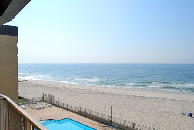 EXECUTIVE TOWERS AT LIDO Vacation living in Lido Beach, Long Island